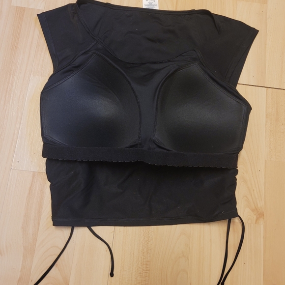 Lands End swim top with shelf bra - Picture 2 of 6